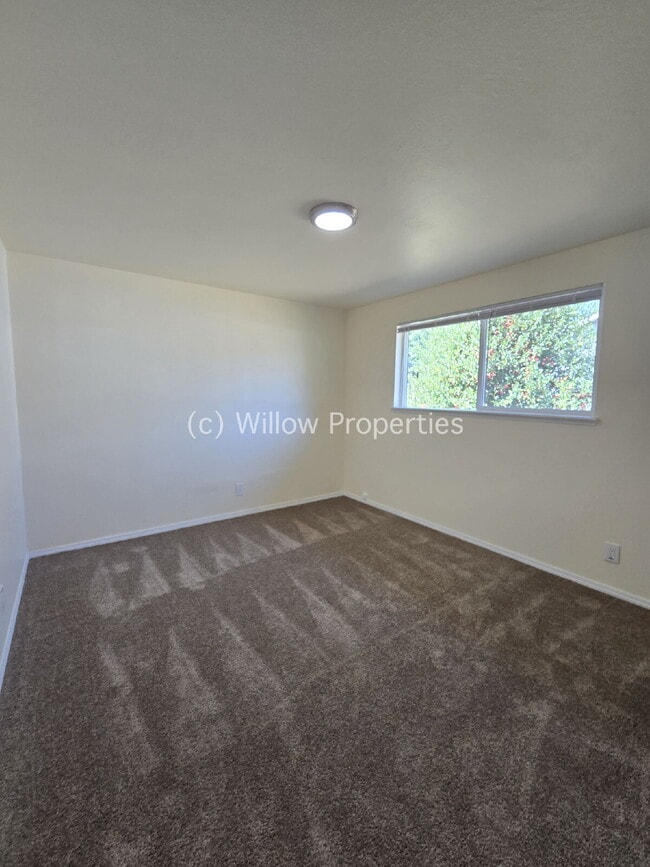 Building Photo - "Charming 1-Bedroom Duplex in Lakewood – C...