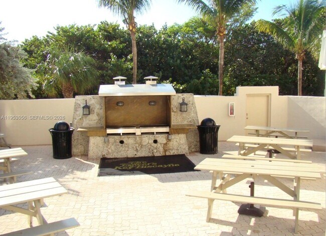 Building Photo - 1111 Crandon Blvd