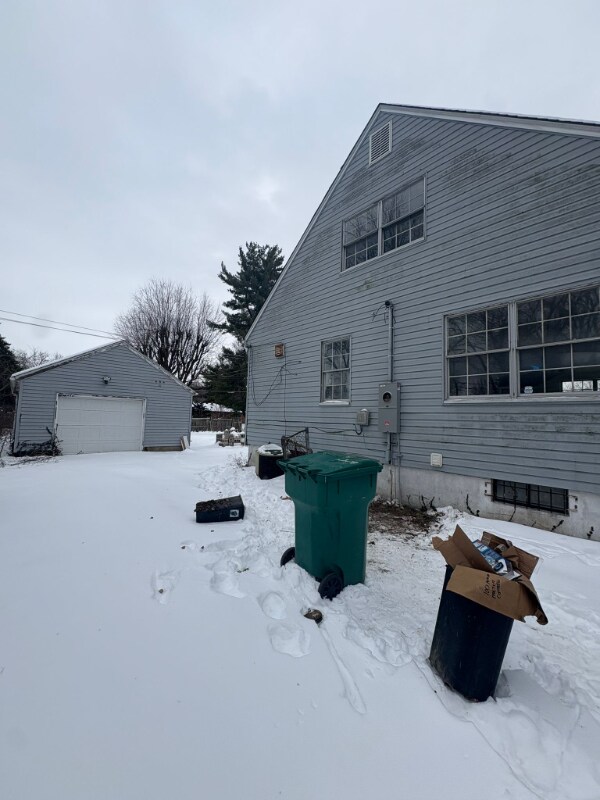 Building Photo - 980 De Couagne Dr