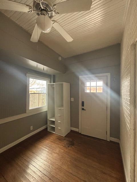 Building Photo - 1002 Aurora Ave