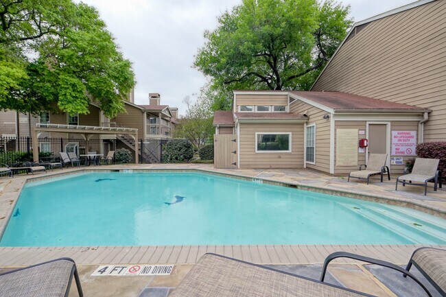 Building Photo - 1860 White Oak Dr