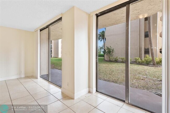 Building Photo - 3550 Blue Lake Dr