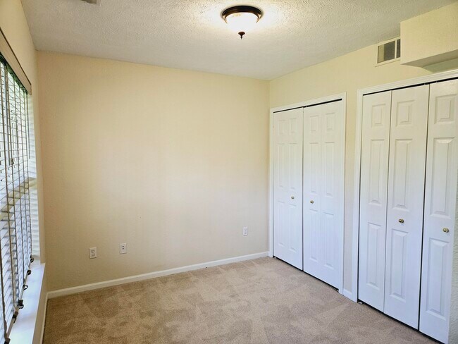 Building Photo - 3598 Bent Trail Dr