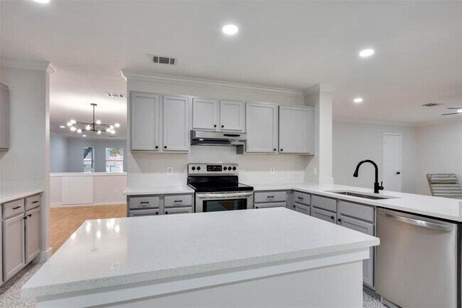 Building Photo - 10903 Claywood Dr