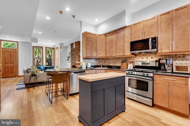 Building Photo - 1810 6th St NW