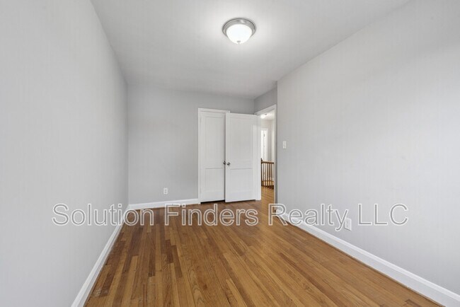 Building Photo - 2110 Coralthorn Rd
