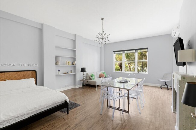 Building Photo - 2421 Lake Pancoast Dr