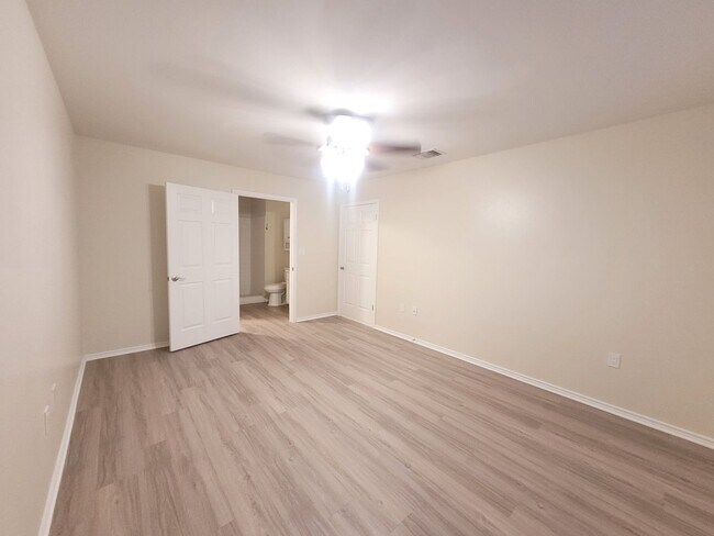 Building Photo - 2 Bed | 2 Bath 1,100 Sq. Ft. Two Car Garag...
