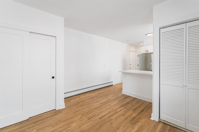 Building Photo - 1327 Willow Ave