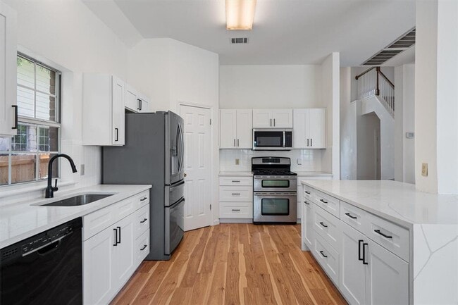 Building Photo - 100 Parque Cir