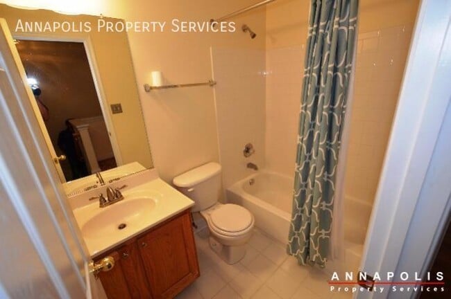 Building Photo - 828 Stonehurst Ct