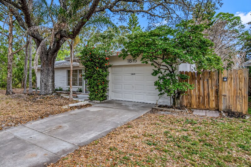 Primary Photo - 1815 Apache Trail