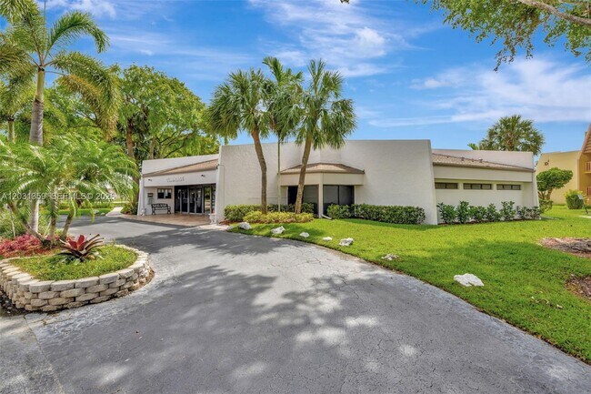 Building Photo - 6800 Royal Palm Blvd