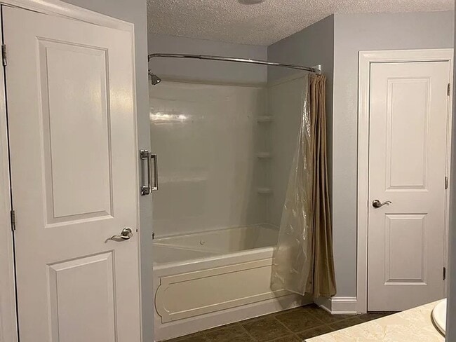 Building Photo - 2817 Forest Dr