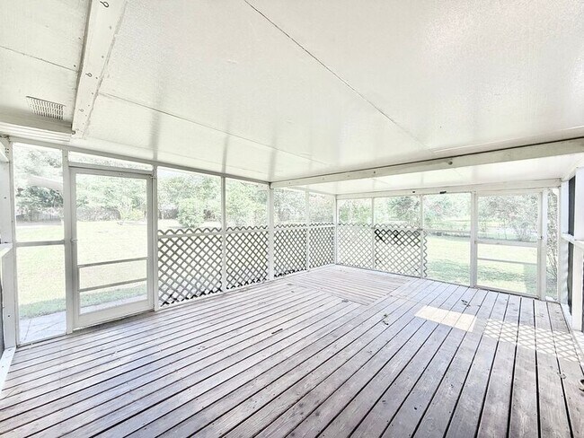 Building Photo - 5136 Hamilton Ln