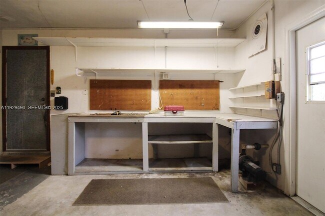 Building Photo - 10962 SW 117th St