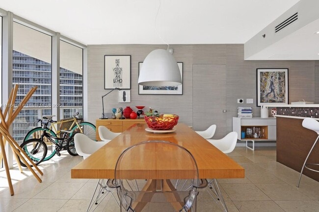 Building Photo - 465 Brickell Ave