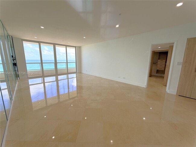 Building Photo - 5601 Collins Ave