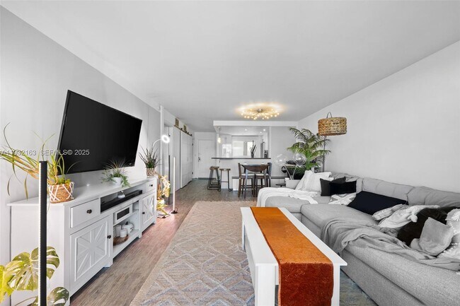 Building Photo - 4000 NE 170th St