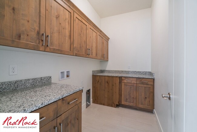 Building Photo - Pet Friendly 4 Bedroom Little Valley Home ...