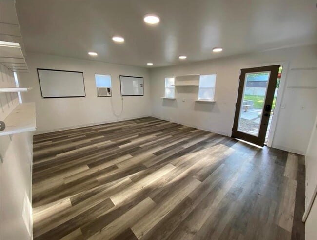 Building Photo - 3404 Sierra Dr