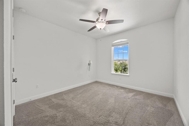 Building Photo - 5305 Mandevilla Dr