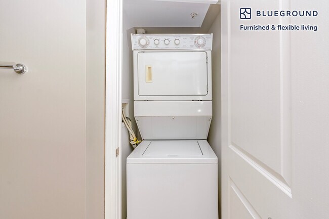 Building Photo - 4835 Cordell Ave