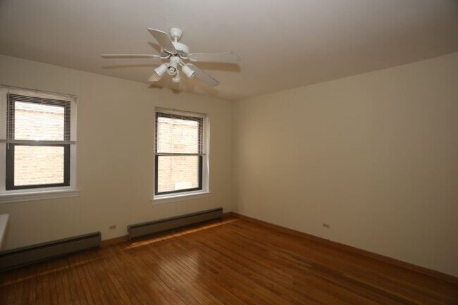 Building Photo - 640 W Barry Ave