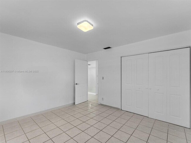 Building Photo - 1811 SW 97th Terrace