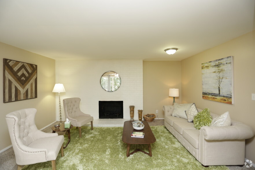 2BR, 2BA - 1025 SF - Links at Parkville