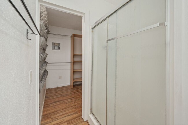 Building Photo - 271 Bracewell St