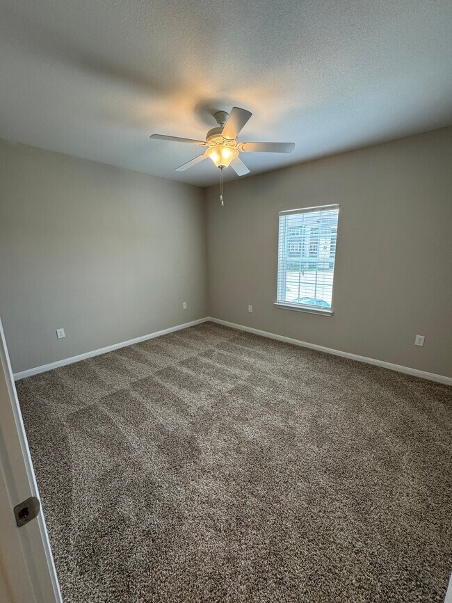 Building Photo - 450 Houston Ridge Dr
