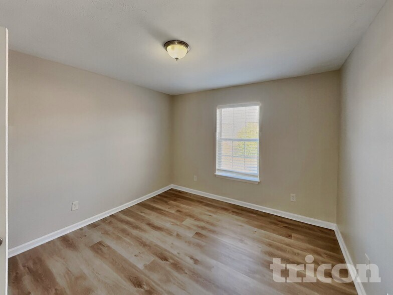 Building Photo - 673 Mable Dr