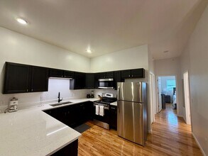 Building Photo - 719 N 3rd Ave