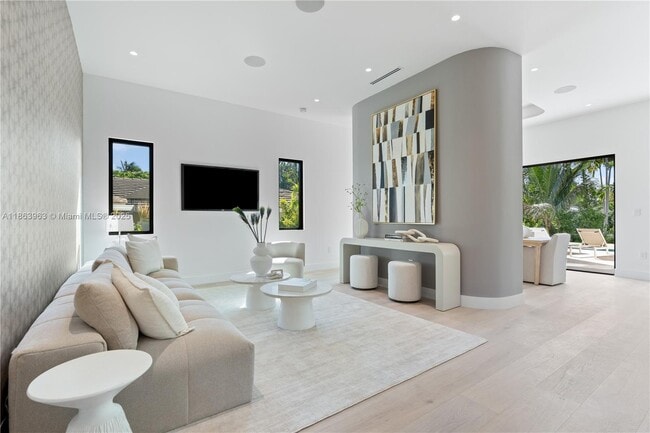 Building Photo - 9132 Dickens Ave