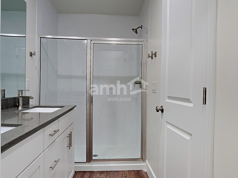 Building Photo - 11091 S Blue Bayou Dr