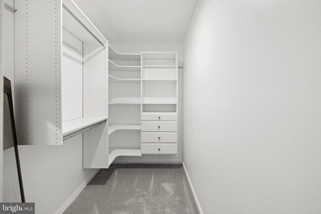 Building Photo - 7713 Lafayette Forest Dr
