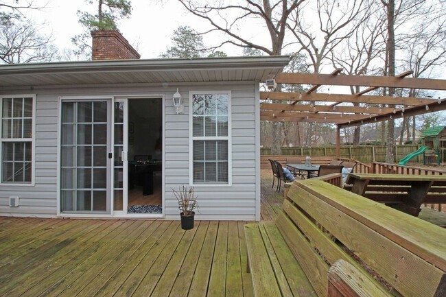 Building Photo - 303 Dobbs Dr SE