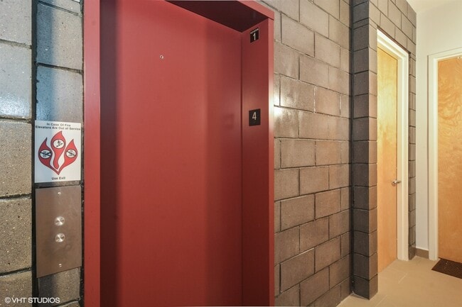 Building Photo - 2734 N Lincoln Ave