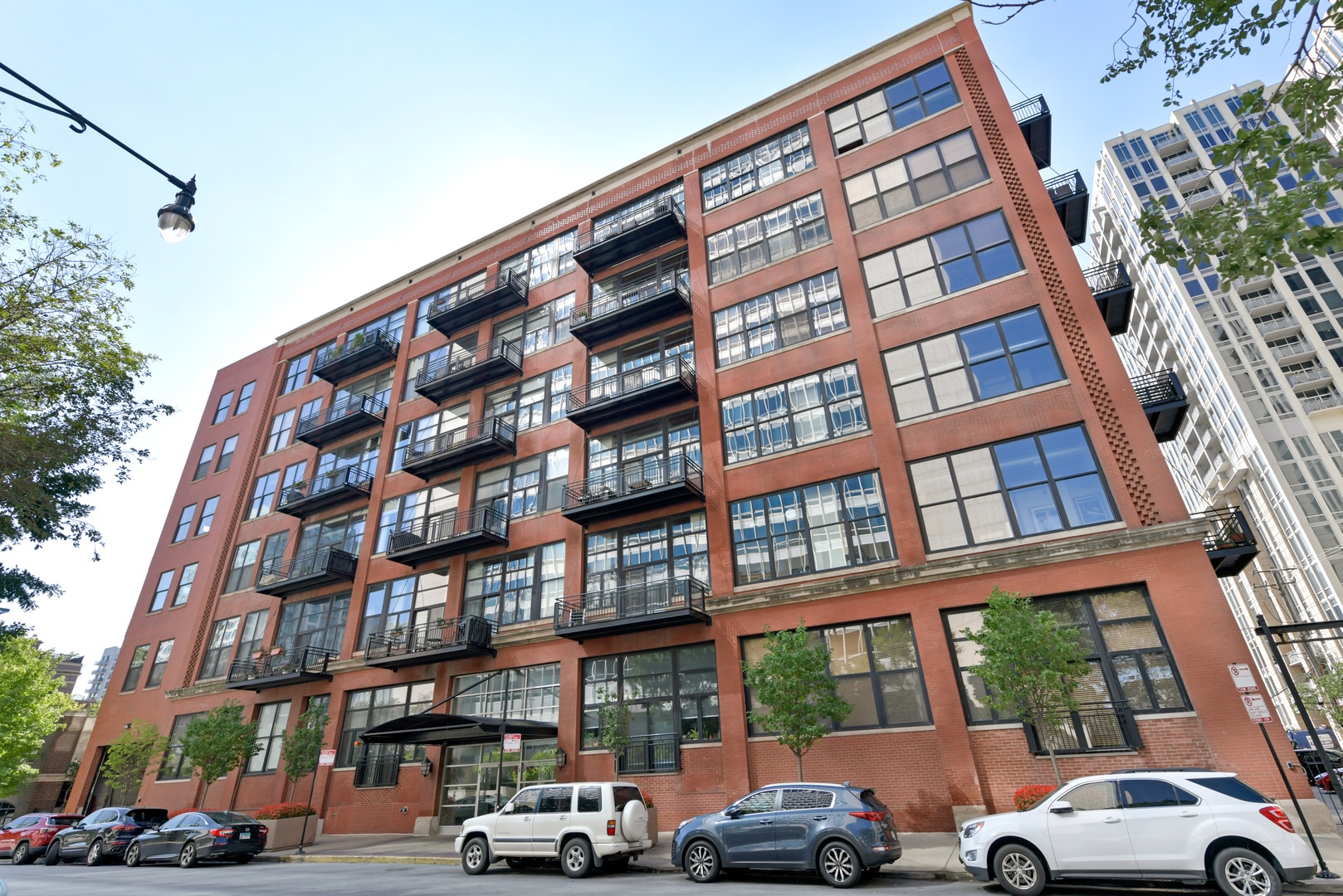 Building Photo - 525 W Superior St