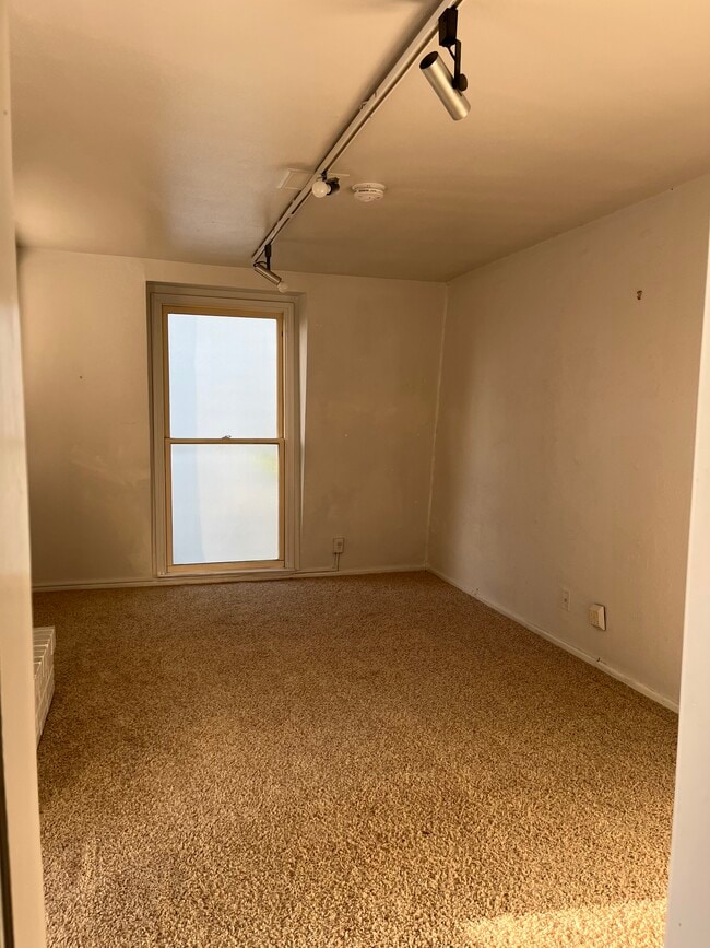 Building Photo - 2704 San Pedro St