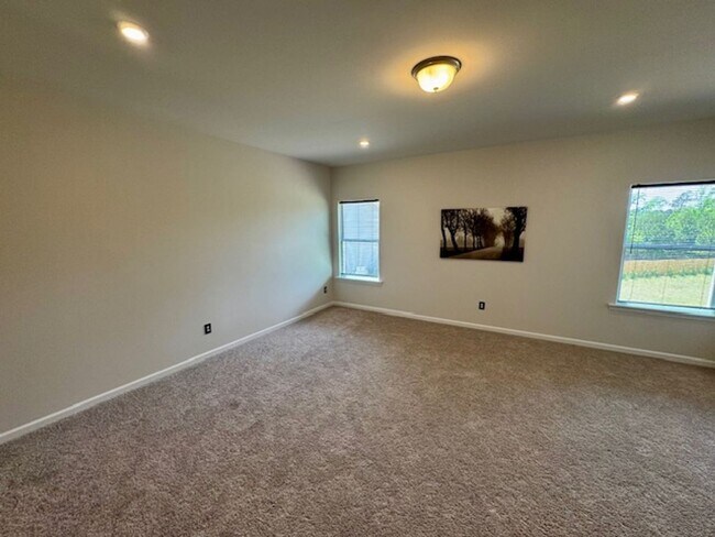 Building Photo - UP TO $500 OFF ONE MONTH!