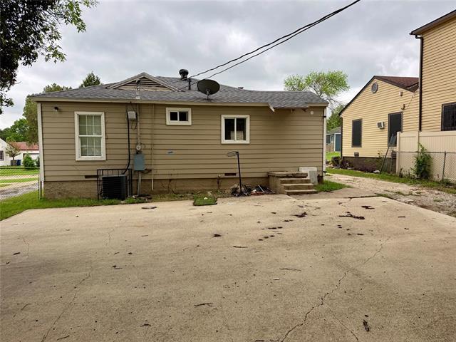 Building Photo - 2303 Deer Path Dr