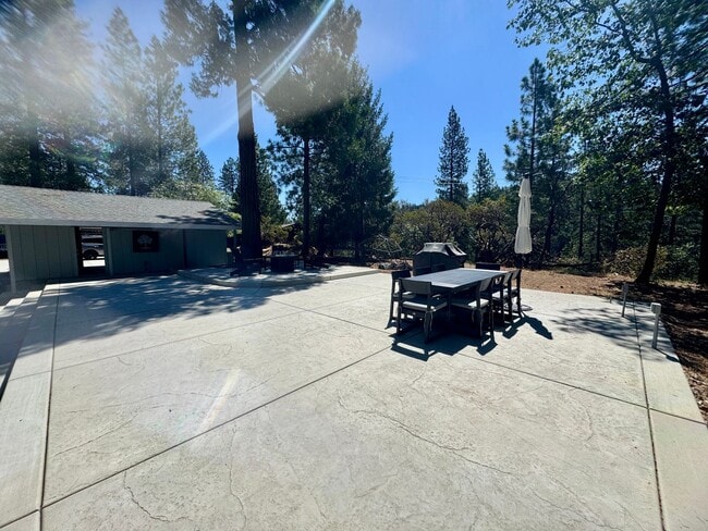 Building Photo - 4425 Sierra Springs Dr