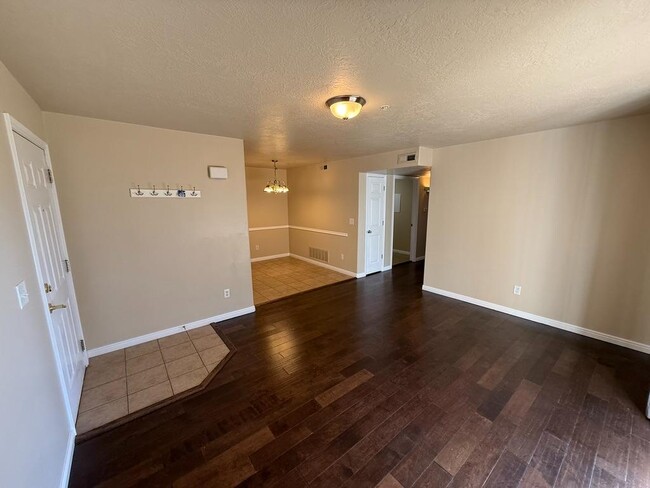 Building Photo - 139 W Ridge Rd