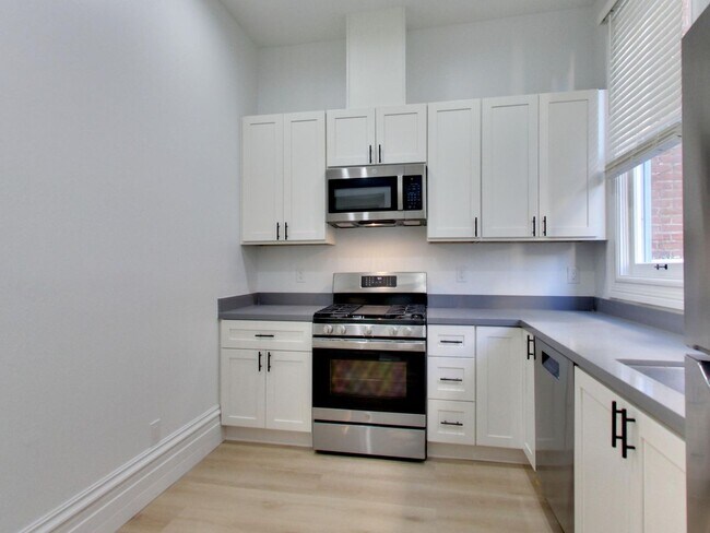 Building Photo - 1086 Fulton St