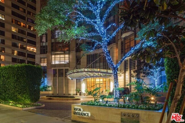 Building Photo - 10776 Wilshire Blvd