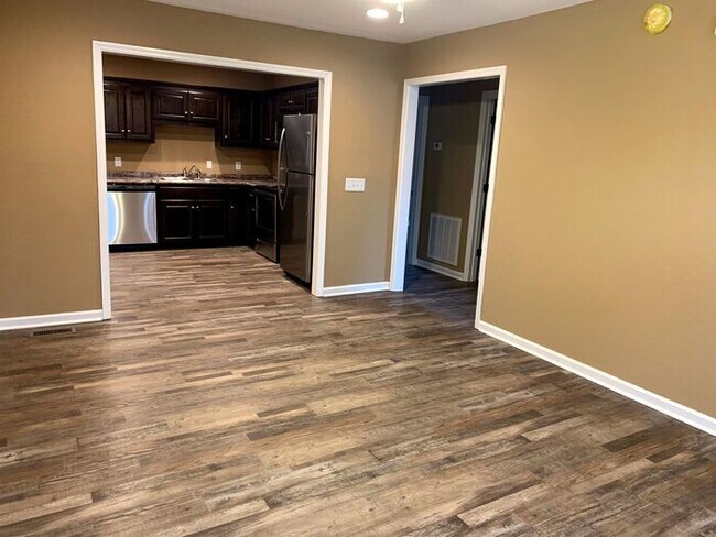 Building Photo - Beautiful Recently Built Townhome, 2 Bed 1...