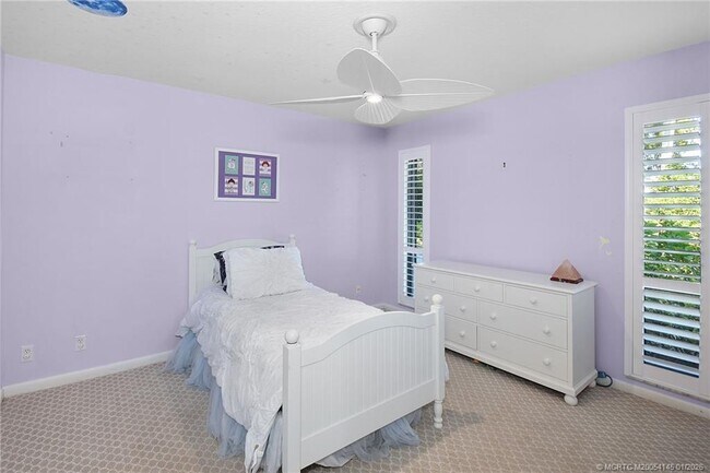 Building Photo - 2225 SW Creekside Dr