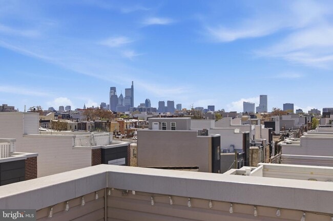 Building Photo - 1448 N Myrtlewood St